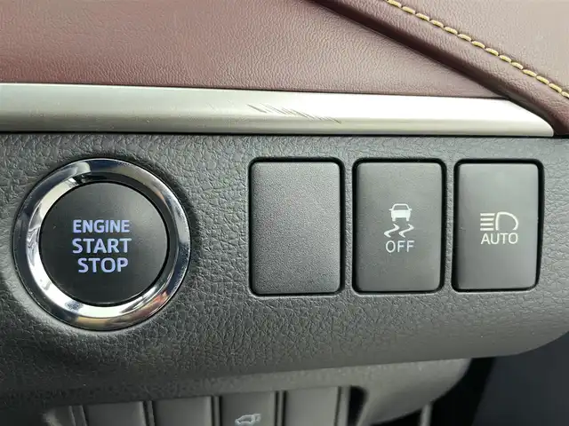 トヨタ ハリアー プレミアム 富山県 2017(平29)年 5.5万km ブラック 純正9型ナビ（AM/FM/DVD/BT/フルセグ）/バックカメラ/ビルトインETC/ハーフレザーシート/D席パワーシート/衝突被害軽減システム/クルーズコントロール/レーンキープアシスト/横滑り防止装置/アイドリングストップ/オートLEDライト/オートマチックハイビーム/フォグライト/純正アルミホイール/純正フロアマット/ウッドコンビステアリング/ステアリングスイッチ/スマートキー