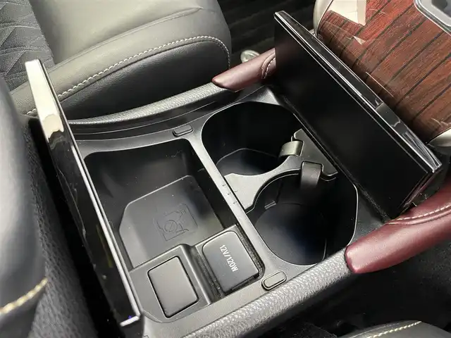 トヨタ ハリアー プレミアム 富山県 2017(平29)年 5.5万km ブラック 純正9型ナビ（AM/FM/DVD/BT/フルセグ）/バックカメラ/ビルトインETC/ハーフレザーシート/D席パワーシート/衝突被害軽減システム/クルーズコントロール/レーンキープアシスト/横滑り防止装置/アイドリングストップ/オートLEDライト/オートマチックハイビーム/フォグライト/純正アルミホイール/純正フロアマット/ウッドコンビステアリング/ステアリングスイッチ/スマートキー