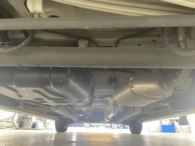 スズキ スペーシア カスタム GS 滋賀県 2016(平28)年 8万km クリスタルホワイトP 禁煙車/社外ナビ/（CD/DVD/SD/Bluetooth/フルセグTV）/ETC/片側パワースライドドア/ステアリングリモコン/D席シートヒーター/シートリフター/レザー調シートカバー/HIDヘッドライト/フォグランプ/オートヘッドライト/アイドリングストップ/スペアキー1本/純正アルミホイール/純正フロアマット/純正ドアバイザー/電動格納ミラー/リアロールサンシェイド