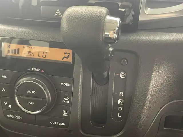 スズキ スペーシア カスタム GS 滋賀県 2016(平28)年 8万km クリスタルホワイトP 禁煙車/社外ナビ/（CD/DVD/SD/Bluetooth/フルセグTV）/ETC/片側パワースライドドア/ステアリングリモコン/D席シートヒーター/シートリフター/レザー調シートカバー/HIDヘッドライト/フォグランプ/オートヘッドライト/アイドリングストップ/スペアキー1本/純正アルミホイール/純正フロアマット/純正ドアバイザー/電動格納ミラー/リアロールサンシェイド