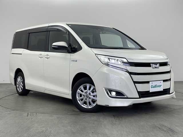 トヨタ ノア ハイブリッド G 兵庫県 2020(令2)年 0.6万km ラグジュアリーホワイトパールクリスタルシャインガラスフレーク ・純正10インチナビ＆TV＆BT＆DVD＆SD/・バックカメラ/・両側パワースライドドア/・トヨタセーフティセンス/・プリクラッシュセーフティ/・レーンディパーチャーアラート/・クルーズコントロール/・クリアランスソナー/・オートマチックハイビーム/・スマートキー/・プッシュスタート/・ビルトインETC/・前後ドライブレコーダー/・前席シートヒーター/・リアヒーター/・LEDライト/・フォグ/・オートライト/・フロアマット