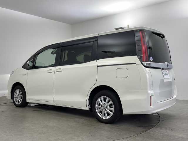 トヨタ ノア ハイブリッド G 兵庫県 2020(令2)年 0.6万km ラグジュアリーホワイトパールクリスタルシャインガラスフレーク ・純正10インチナビ＆TV＆BT＆DVD＆SD/・バックカメラ/・両側パワースライドドア/・トヨタセーフティセンス/・プリクラッシュセーフティ/・レーンディパーチャーアラート/・クルーズコントロール/・クリアランスソナー/・オートマチックハイビーム/・スマートキー/・プッシュスタート/・ビルトインETC/・前後ドライブレコーダー/・前席シートヒーター/・リアヒーター/・LEDライト/・フォグ/・オートライト/・フロアマット