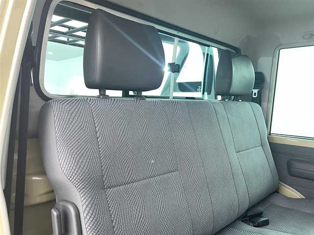 トヨタ ランドクルーザー 福島県 2015(平27)年 0.7万km ベージュ ５ＭＴ/パートタイム４ＷＤ/社外16inアルミホイール/マッドタイヤ（GEOLANDAR）/デジタルインナーミラー/バックカメラ（ミラー）/フロントバンパーガード　/荷台ロールバー/フェンダーミラー　/ＥＴＣ　/保証書/・取扱説明書