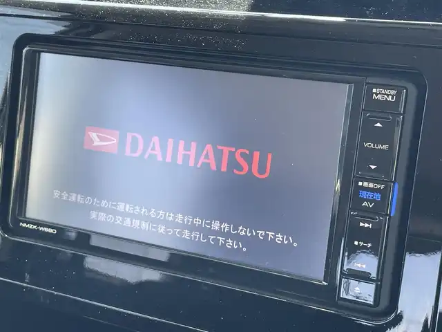 ダイハツ トール カスタムG ターボ SAⅡ 千葉県 2017(平29)年 6.4万km パールホワイトⅢ 純正ナビ/【iPod・USB・SD・ＣＤ・ＤＶＤ・ＴＶ・ラジオ・ＢＴ】/両側パワスラ/クルコン/ETC/全方位カメラ/前方ドラレコ/後方コーナーセンサー/アイドリングストップ/ステリモ/オートライト/Fフォグ/LEDライト/純正フロアマット/純正アルミホイール/横滑り防止装置/レーンキープアシスト/衝突被害軽減システム/電格ミラー/ウインカーミラー