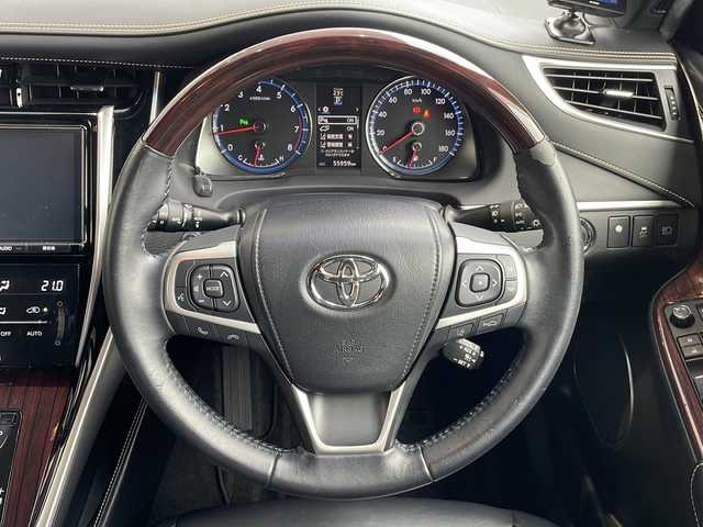 トヨタ ハリアー プレミアム 愛知県 2016(平28)年 5.6万km ホワイトパールクリスタルシャイン 衝突軽減システム/純正SDナビ/レーダークルーズコントロール/フルセグ/CD/Bluetooth/バックカメラ/電動リアゲート/パワーシート/コーナーセンサー/純正アルミホイール/LEDヘッドライト/インテリジェントミラー/オートマチックハイビーム/ETC/ステアリングスイッチ/スマートキー/プッシュスタート