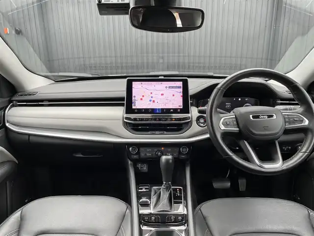 クライスラー・ジープ ジープ コンパス リミテッド 福島県 2022(令4)年 1万km パール ワンオーナー/Alpineプレミアムサウンドシステム/アダプティブクルーズコントロール /ブラインドスポットモニター/アクティブドライビングアシスト/ステアリングヒーター/黒革シート/パワーシート(前席)/メモリ付シート(D席)/シートヒーター(前席)/純正ナビ(BT/USB)/地上デジタルテレビチューナー/AppleCarPlay/360°カメラ/純正18AW/純正ドライブレコーダー(前後)/アイドリングストップ/LEDオートライト/ETC2.0/