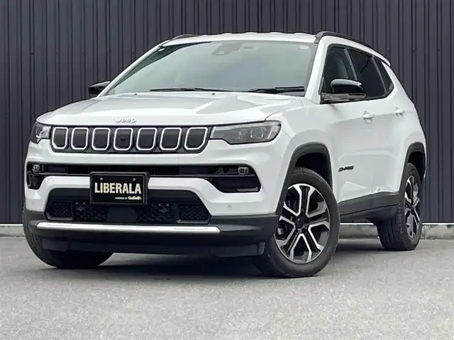 クライスラー・ジープ ジープ コンパス リミテッド 福島県 2022(令4)年 1万km パール ワンオーナー/Alpineプレミアムサウンドシステム/アダプティブクルーズコントロール /ブラインドスポットモニター/アクティブドライビングアシスト/ステアリングヒーター/黒革シート/パワーシート(前席)/メモリ付シート(D席)/シートヒーター(前席)/純正ナビ(BT/USB)/地上デジタルテレビチューナー/AppleCarPlay/360°カメラ/純正18AW/純正ドライブレコーダー(前後)/アイドリングストップ/LEDオートライト/ETC2.0/
