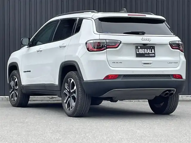 クライスラー・ジープ ジープ コンパス リミテッド 福島県 2022(令4)年 1万km パール ワンオーナー/Alpineプレミアムサウンドシステム/アダプティブクルーズコントロール /ブラインドスポットモニター/アクティブドライビングアシスト/ステアリングヒーター/黒革シート/パワーシート(前席)/メモリ付シート(D席)/シートヒーター(前席)/純正ナビ(BT/USB)/地上デジタルテレビチューナー/AppleCarPlay/360°カメラ/純正18AW/純正ドライブレコーダー(前後)/アイドリングストップ/LEDオートライト/ETC2.0/