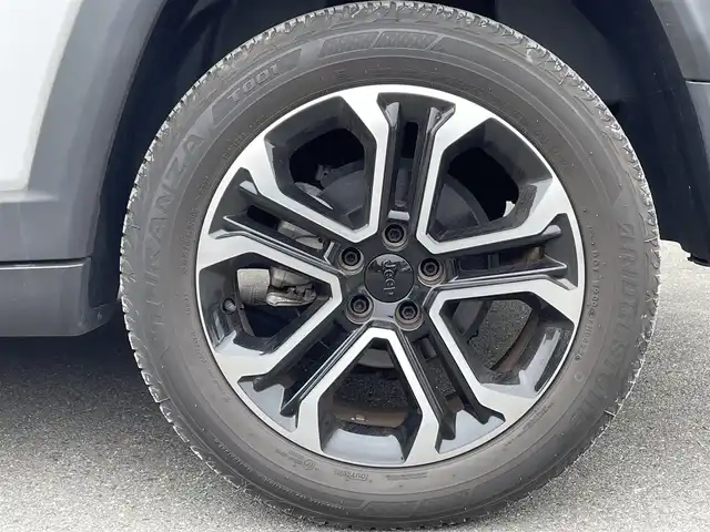 クライスラー・ジープ ジープ コンパス リミテッド 福島県 2022(令4)年 1万km パール ワンオーナー/Alpineプレミアムサウンドシステム/アダプティブクルーズコントロール /ブラインドスポットモニター/アクティブドライビングアシスト/ステアリングヒーター/黒革シート/パワーシート(前席)/メモリ付シート(D席)/シートヒーター(前席)/純正ナビ(BT/USB)/地上デジタルテレビチューナー/AppleCarPlay/360°カメラ/純正18AW/純正ドライブレコーダー(前後)/アイドリングストップ/LEDオートライト/ETC2.0/