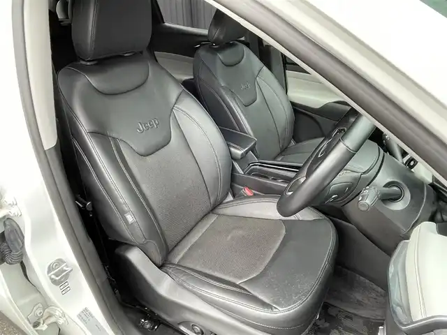 クライスラー・ジープ ジープ コンパス リミテッド 福島県 2022(令4)年 1万km パール ワンオーナー/Alpineプレミアムサウンドシステム/アダプティブクルーズコントロール /ブラインドスポットモニター/アクティブドライビングアシスト/ステアリングヒーター/黒革シート/パワーシート(前席)/メモリ付シート(D席)/シートヒーター(前席)/純正ナビ(BT/USB)/地上デジタルテレビチューナー/AppleCarPlay/360°カメラ/純正18AW/純正ドライブレコーダー(前後)/アイドリングストップ/LEDオートライト/ETC2.0/