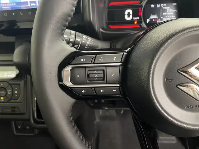 スズキ スペーシア ギア HYBRID XZ 鹿児島県 2024(令6)年 0.1千km モスグレーメタリック 純正ディスプレイオーディオ(ナビ機能付)/フルセグ BT/全方位カメラ/両側パワースライドドア/ヘッドアップディスプレイ/ハンドルヒーター/シートヒーター/USB入力端子/電子パーキング/AUTO HOLD/LEDヘッドライト/AUTOライト/オートマチックハイビーム/カーテンエアバッグ/コーナーセンサー/純正14インチアルミホイール/アイドリングストップ/ETC