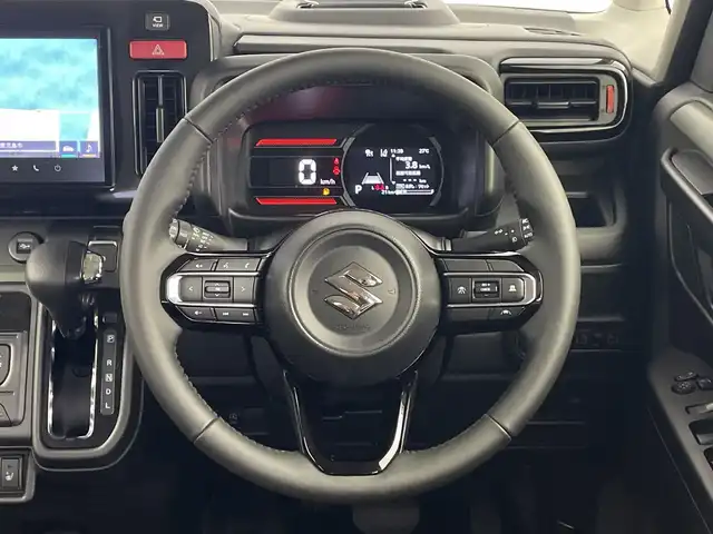 スズキ スペーシア ギア HYBRID XZ 鹿児島県 2024(令6)年 0.1千km モスグレーメタリック 純正ディスプレイオーディオ(ナビ機能付)/フルセグ BT/全方位カメラ/両側パワースライドドア/ヘッドアップディスプレイ/ハンドルヒーター/シートヒーター/USB入力端子/電子パーキング/AUTO HOLD/LEDヘッドライト/AUTOライト/オートマチックハイビーム/カーテンエアバッグ/コーナーセンサー/純正14インチアルミホイール/アイドリングストップ/ETC