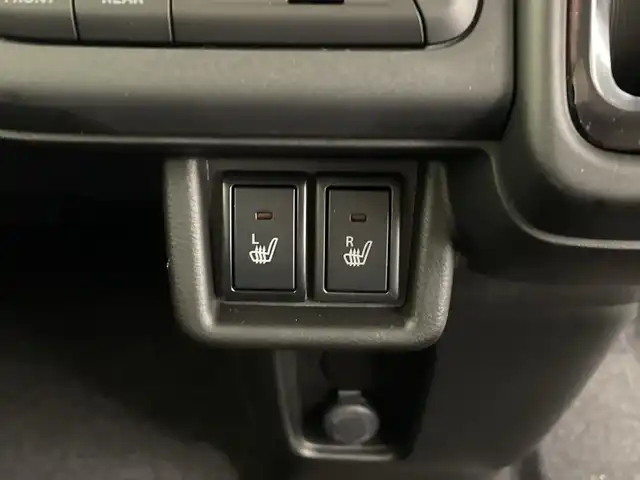 スズキ スペーシア ギア HYBRID XZ 鹿児島県 2024(令6)年 0.1千km モスグレーメタリック 純正ディスプレイオーディオ(ナビ機能付)/フルセグ BT/全方位カメラ/両側パワースライドドア/ヘッドアップディスプレイ/ハンドルヒーター/シートヒーター/USB入力端子/電子パーキング/AUTO HOLD/LEDヘッドライト/AUTOライト/オートマチックハイビーム/カーテンエアバッグ/コーナーセンサー/純正14インチアルミホイール/アイドリングストップ/ETC