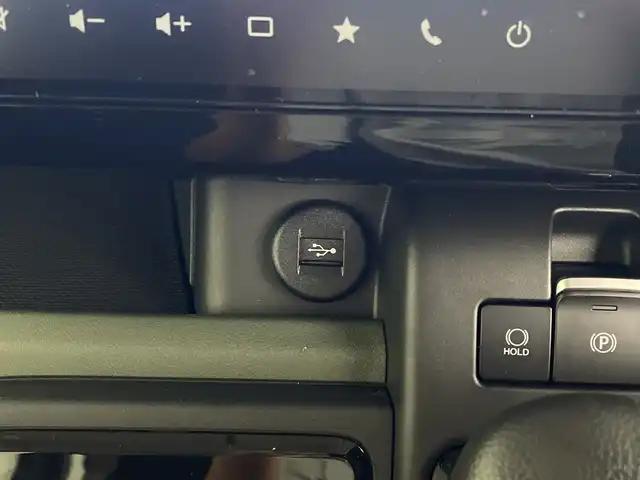 スズキ スペーシア ギア HYBRID XZ 鹿児島県 2024(令6)年 0.1千km モスグレーメタリック 純正ディスプレイオーディオ(ナビ機能付)/フルセグ BT/全方位カメラ/両側パワースライドドア/ヘッドアップディスプレイ/ハンドルヒーター/シートヒーター/USB入力端子/電子パーキング/AUTO HOLD/LEDヘッドライト/AUTOライト/オートマチックハイビーム/カーテンエアバッグ/コーナーセンサー/純正14インチアルミホイール/アイドリングストップ/ETC