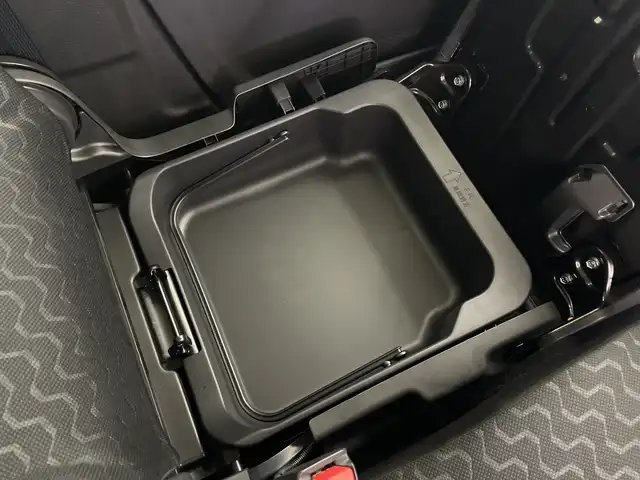 スズキ スペーシア ギア HYBRID XZ 鹿児島県 2024(令6)年 0.1千km モスグレーメタリック 純正ディスプレイオーディオ(ナビ機能付)/フルセグ BT/全方位カメラ/両側パワースライドドア/ヘッドアップディスプレイ/ハンドルヒーター/シートヒーター/USB入力端子/電子パーキング/AUTO HOLD/LEDヘッドライト/AUTOライト/オートマチックハイビーム/カーテンエアバッグ/コーナーセンサー/純正14インチアルミホイール/アイドリングストップ/ETC