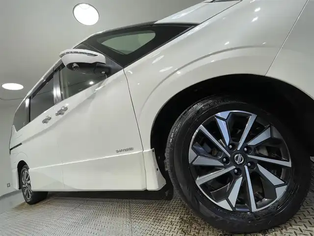 日産 セレナ ハイウェイスター V 愛知県 2021(令3)年 4.5万km ブリリアントホワイトパール 純正10インチナビ/（Bluetooth/AM/FM/フルセグTV）/フリップダウンモニター/衝突軽減ブレーキ/両側電動スライドドア/ハンズフリー/アラウンドビューモニター/レーダークルーズコントロール/LEDヘッドライト/ETC/ドライブレコーダー/コーナーセンサー/レーンキープアシスト/スマートキー/純正16インチAW/アイドリングストップ