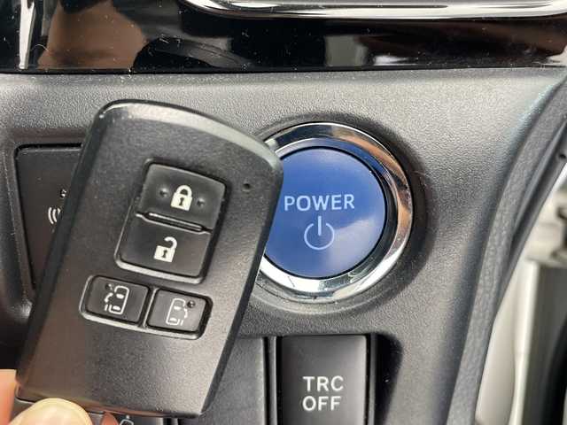 トヨタ ヴォクシー ハイブリッド ZS 煌 愛知県 2018(平30)年 5.1万km ホワイトパールクリスタルシャイン モデリスタエアロ/純正10型ナビ/フリップダウンモニター/両側パワースライドドア/クルーズコントロール/シートヒーター/バックカメラ/純正アルミホイール/LEDヘッドライト/リアオートエアコン/オートマチックハイビーム/ETC/衝突軽減システム/フルセグ/CD DVD/Bluetooth/ステアリングスイッチ/スマートキー/プッシュスタート