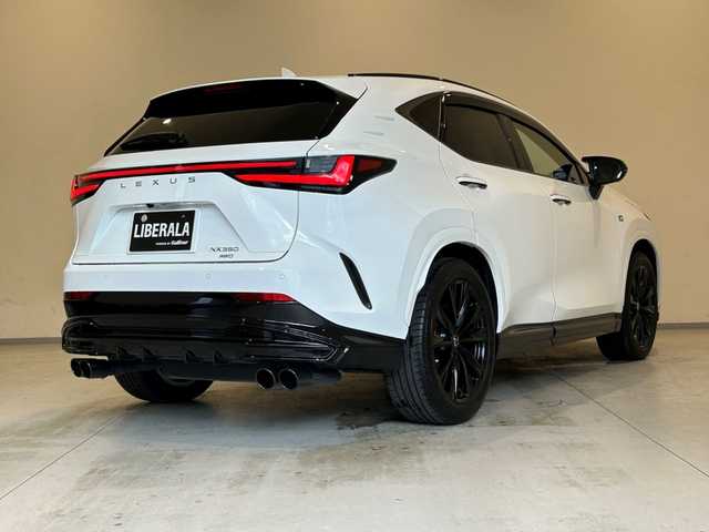 レクサス ＮＸ 350 Fスポーツ 熊本県 2022(令4)年 1.9万km ホワイトノーヴァガラスフレーク パノラマサンルーフ/ブラインドスポットモニター/エアロダイナミクスパッケージ/ハンドルヒーター/パワーバックドア/レザーシート/ETC/オートマチックハイビーム/オートホールド/コーナーセンサー/3眼LEDヘッドライト/パノラミックビューモニター/レーダー探知機/ワイヤレス充電/全方位カメラ/ACC/プッシュスタート/スマートキー/純正ナビ/フルセグテレビ/電動リアゲート/前後ドライブレコーダー/純正フロアマット/ルーフレール/純正アルミホイール/衝突被害軽減システム