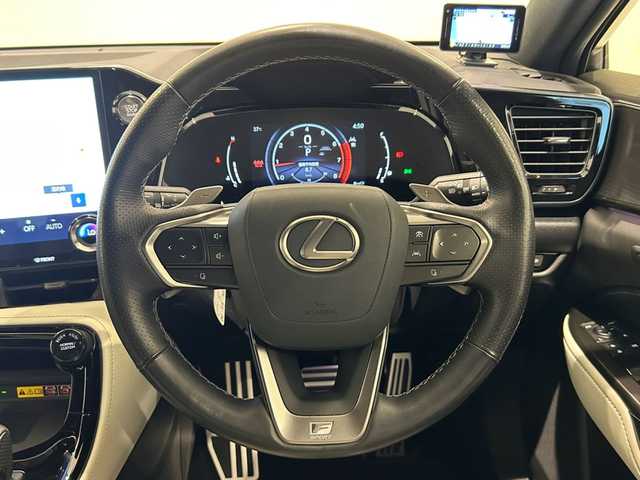 レクサス ＮＸ 350 Fスポーツ 熊本県 2022(令4)年 1.9万km ホワイトノーヴァガラスフレーク パノラマサンルーフ/ブラインドスポットモニター/エアロダイナミクスパッケージ/ハンドルヒーター/パワーバックドア/レザーシート/ETC/オートマチックハイビーム/オートホールド/コーナーセンサー/3眼LEDヘッドライト/パノラミックビューモニター/レーダー探知機/ワイヤレス充電/全方位カメラ/ACC/プッシュスタート/スマートキー/純正ナビ/フルセグテレビ/電動リアゲート/前後ドライブレコーダー/純正フロアマット/ルーフレール/純正アルミホイール/衝突被害軽減システム