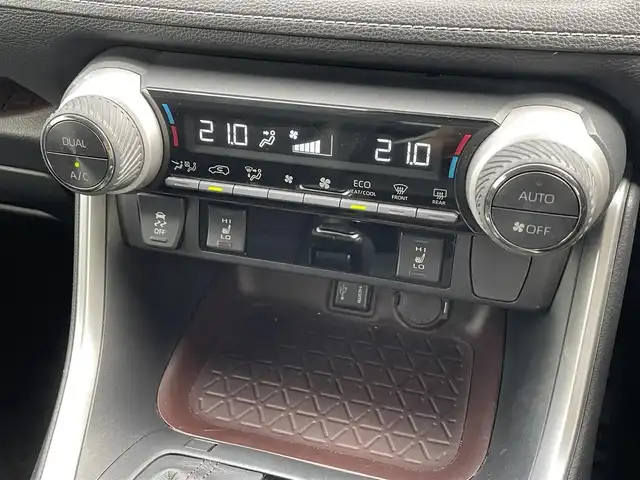 トヨタ ＲＡＶ４ G Zパッケージ 道央・札幌 2021(令3)年 8万km アティチュードブラックマイカ ・４WD/・ワンオーナー/・衝突軽減ブレーキ/・寒冷地仕様/・純正ナビ/　CD＆DVD＆BT＆HDMI＆TV/・バックカメラ/・コーナーセンサー/・レーンキープアシスト/・ブラインドスポットモニター/・デジタルインナーミラー/・パワーシート/・レザーシート/・パワーバックドア/・シートヒーター/・ダウンヒルアシスト/・レーダークルーズコントロール/・オートリトラミラー/・オートライト/・オートエアコン/・プッシュスタート/・スマートキー/・ワイパー熱線/・ステアリングヒーター/・純正AW＆夏タイヤ積込/・純正エンジンスターター/・ビルトインETC/・MT付きAT/・純正フロアマット/・ドアバイザー/・ウィンカーミラー/・フォグライト/・LEDヘッドライト/・スペアキー