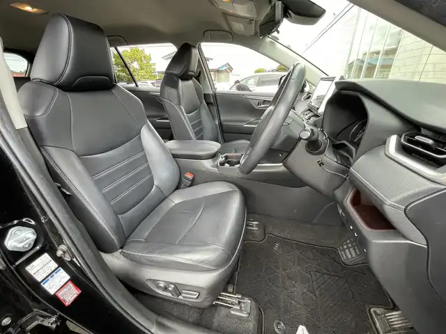トヨタ ＲＡＶ４ G Zパッケージ 道央・札幌 2021(令3)年 8万km アティチュードブラックマイカ ・４WD/・ワンオーナー/・衝突軽減ブレーキ/・寒冷地仕様/・純正ナビ/　CD＆DVD＆BT＆HDMI＆TV/・バックカメラ/・コーナーセンサー/・レーンキープアシスト/・ブラインドスポットモニター/・デジタルインナーミラー/・パワーシート/・レザーシート/・パワーバックドア/・シートヒーター/・ダウンヒルアシスト/・レーダークルーズコントロール/・オートリトラミラー/・オートライト/・オートエアコン/・プッシュスタート/・スマートキー/・ワイパー熱線/・ステアリングヒーター/・純正AW＆夏タイヤ積込/・純正エンジンスターター/・ビルトインETC/・MT付きAT/・純正フロアマット/・ドアバイザー/・ウィンカーミラー/・フォグライト/・LEDヘッドライト/・スペアキー