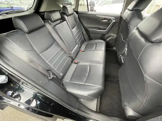 トヨタ ＲＡＶ４ G Zパッケージ 道央・札幌 2021(令3)年 8万km アティチュードブラックマイカ ・４WD/・ワンオーナー/・衝突軽減ブレーキ/・寒冷地仕様/・純正ナビ/　CD＆DVD＆BT＆HDMI＆TV/・バックカメラ/・コーナーセンサー/・レーンキープアシスト/・ブラインドスポットモニター/・デジタルインナーミラー/・パワーシート/・レザーシート/・パワーバックドア/・シートヒーター/・ダウンヒルアシスト/・レーダークルーズコントロール/・オートリトラミラー/・オートライト/・オートエアコン/・プッシュスタート/・スマートキー/・ワイパー熱線/・ステアリングヒーター/・純正AW＆夏タイヤ積込/・純正エンジンスターター/・ビルトインETC/・MT付きAT/・純正フロアマット/・ドアバイザー/・ウィンカーミラー/・フォグライト/・LEDヘッドライト/・スペアキー