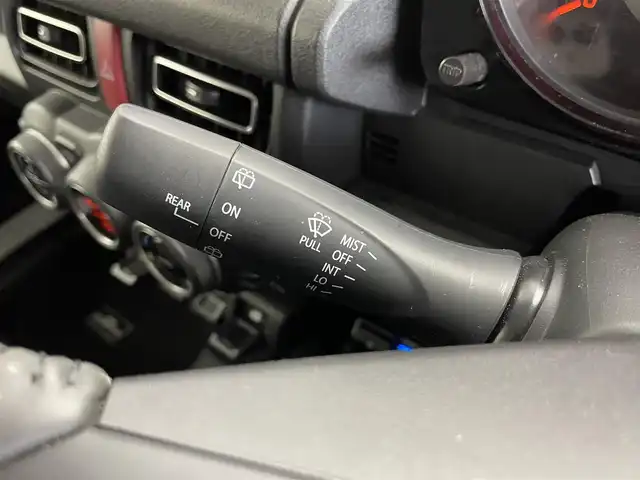 スズキ ジムニー シエラ JC 埼玉県 2023(令5)年 0.8万km ピュアホワイトP 4WD/5MT/社外オーディオ/ CD Bluetooth USB/スズキセーフティーサポート/デュアルセンサーブレーキサポート/レーンキープアシスト/アダプティブクルーズコントロール/先行車発進お知らせ機能/LEDオートライト/ETC