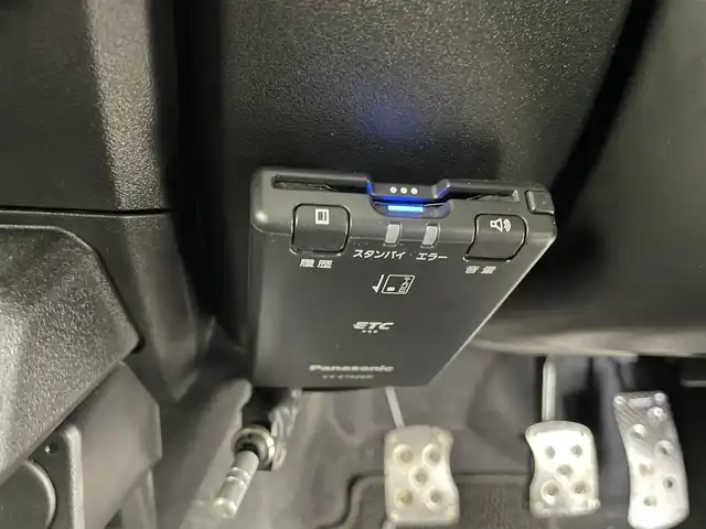 スズキ ジムニー シエラ JC 埼玉県 2023(令5)年 0.8万km ピュアホワイトP 4WD/5MT/社外オーディオ/ CD Bluetooth USB/スズキセーフティーサポート/デュアルセンサーブレーキサポート/レーンキープアシスト/アダプティブクルーズコントロール/先行車発進お知らせ機能/LEDオートライト/ETC