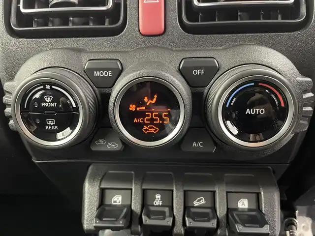 スズキ ジムニー シエラ JC 埼玉県 2023(令5)年 0.8万km ピュアホワイトP 4WD/5MT/社外オーディオ/ CD Bluetooth USB/スズキセーフティーサポート/デュアルセンサーブレーキサポート/レーンキープアシスト/アダプティブクルーズコントロール/先行車発進お知らせ機能/LEDオートライト/ETC