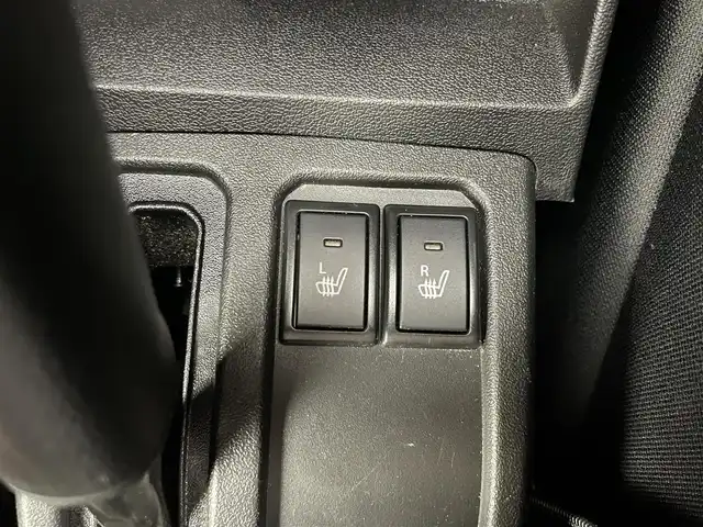 スズキ ジムニー シエラ JC 埼玉県 2023(令5)年 0.8万km ピュアホワイトP 4WD/5MT/社外オーディオ/ CD Bluetooth USB/スズキセーフティーサポート/デュアルセンサーブレーキサポート/レーンキープアシスト/アダプティブクルーズコントロール/先行車発進お知らせ機能/LEDオートライト/ETC