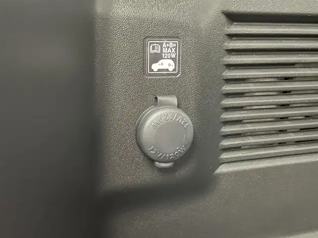 スズキ ジムニー シエラ JC 埼玉県 2023(令5)年 0.8万km ピュアホワイトP 4WD/5MT/社外オーディオ/ CD Bluetooth USB/スズキセーフティーサポート/デュアルセンサーブレーキサポート/レーンキープアシスト/アダプティブクルーズコントロール/先行車発進お知らせ機能/LEDオートライト/ETC