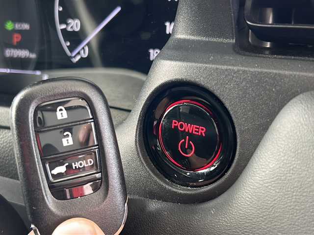 ホンダ ヴェゼル ハイブリッド e:HEV Z 鳥取県 2021(令3)年 7.1万km クリスタルブラックパール ワンオーナー/スマートキーx2個/ハーフレザーシート/パワーテールゲート/プリクラッシュセーフティ/ブラインドスポットモニタリング/アダクティブクルーズ/レーンデパーチャー/クリアランスソナー/ドライブレコーダー/ダウンヒルアシスト/ギャザーズインターナビ/フルセグ・Bluetooth/バックカメラ/ハンドルヒーター/前席シートヒーター/オートエアコン/オートワイパー/オートライト/オートリトラクトミラー/LEDヘッドライト/USB入力/ETCユニット/保証書・取説