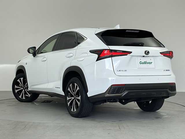 レクサス ＮＸ 300h Fスポーツ 愛知県 2020(令2)年 5.7万km ホワイトノーヴァガラスフレーク パノラマルーフ/三眼LEDヘッドライト/パノラミックビューモニター/純正ナビ/【Bluetooth/フルセグTV/USB/CD/DVD】/衝突被害軽減ブレーキ/コーナーセンサー/ブラインドスポットモニター/レーンアシスト/レーダークルーズコントロール/パドルシフト/ステアリングヒーター/黒革シート/メモリーシート/パワーシート/ベンチレーション（D/N）/シートヒーター（D/N）/電動リアゲート/前後ドライブレコーダー/プッシュスタート/スマートキー/カードキー/スペアキー/オートマチックハイビーム/電動格納ミラー/純正18インチアルミホイール