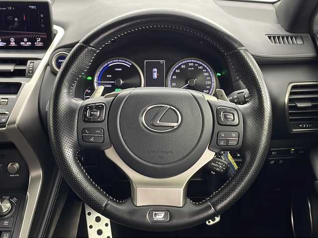 レクサス ＮＸ 300h Fスポーツ 愛知県 2020(令2)年 5.7万km ホワイトノーヴァガラスフレーク パノラマルーフ/三眼LEDヘッドライト/パノラミックビューモニター/純正ナビ/【Bluetooth/フルセグTV/USB/CD/DVD】/衝突被害軽減ブレーキ/コーナーセンサー/ブラインドスポットモニター/レーンアシスト/レーダークルーズコントロール/パドルシフト/ステアリングヒーター/黒革シート/メモリーシート/パワーシート/ベンチレーション（D/N）/シートヒーター（D/N）/電動リアゲート/前後ドライブレコーダー/プッシュスタート/スマートキー/カードキー/スペアキー/オートマチックハイビーム/電動格納ミラー/純正18インチアルミホイール