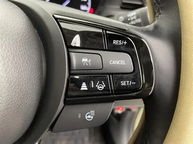 ホンダ ヴェゼル ハイブリッド e:HEV Z 富山県 2023(令5)年 2.9万km サンドカーキパール ワンオーナー/寒冷地仕様/社外9型ナビ【MDV-M909HDF】/(AM/FM/CD/DVD?SD/USB/BT/HDMI)/フルセグTV/バックカメラ/衝突被害軽減ブレーキ/レーンキープアシスト/アダプティブクルーズコントロール/ブラインドスポットモニター/クリアランスソナー/アダプティブハイビーム/LEDヘッドライト/電動リアゲート/ハーフレザーシート/前席シートヒーター/ETC/ドライブレコーダー前後/ステアリングヒーター/ステアリングカバー/スマートキー×２/プッシュスタート/純正18インチAW/ドアバイザー/取扱説明書/保証書