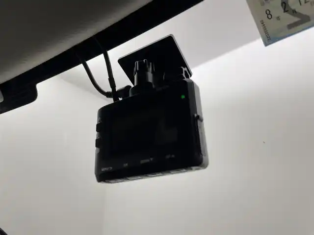 ホンダ ヴェゼル ハイブリッド e:HEV Z 富山県 2023(令5)年 2.9万km サンドカーキパール ワンオーナー/寒冷地仕様/社外9型ナビ【MDV-M909HDF】/(AM/FM/CD/DVD?SD/USB/BT/HDMI)/フルセグTV/バックカメラ/衝突被害軽減ブレーキ/レーンキープアシスト/アダプティブクルーズコントロール/ブラインドスポットモニター/クリアランスソナー/アダプティブハイビーム/LEDヘッドライト/電動リアゲート/ハーフレザーシート/前席シートヒーター/ETC/ドライブレコーダー前後/ステアリングヒーター/ステアリングカバー/スマートキー×２/プッシュスタート/純正18インチAW/ドアバイザー/取扱説明書/保証書