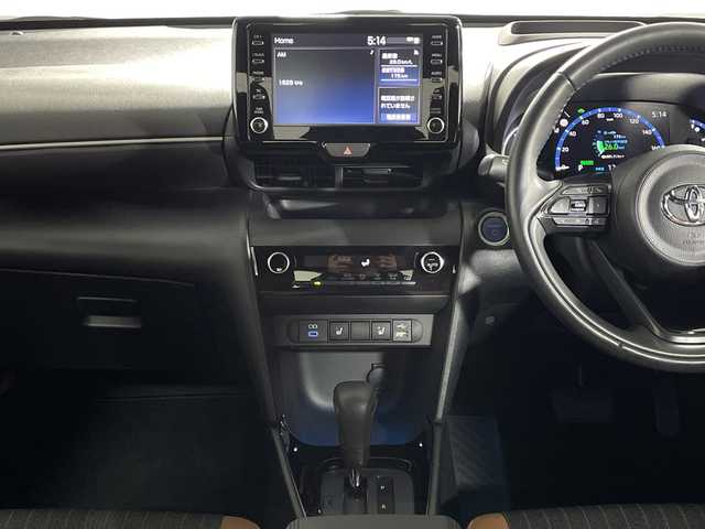 トヨタ ヤリスクロス ハイブリッド Z アドベンチャー 神奈川県 2023(令5)年 2.3万km ブラックマイカ/プラチナホワイトパールマイカ 純正ディスプレイオーディオ/USB　Bluetooth　AM FM　Miracast/バックカメラ/シルバールーフレール/ヘッドアップディスプレイ/AC100V1500W/セーフティセンス/レーダークルーズコントロール/プリクラッシュセーフティ/レーントレーシングアシスト/オートハイビーム/先行車発進お知らせ/リヤシートマインダー/後退速度抑制/ロードサインアシスト/前後ソナー/ハーフレザーシート/運転席パワーシート/前席シートヒーター/革巻きステアリング/ステアリングヒーター/前席USB電源ソケット/純正ビルトインETC/DRIVE/EVMODE/電動パーキングブレーキ/オートブレーキホールド/プッシュスタート/スマートキー/純正リアスポイラー/純正18インチアルミホイール/LEDヘッドランプ/オートライト/スペアキー