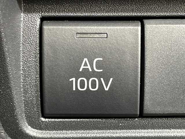 トヨタ ヤリスクロス ハイブリッド Z アドベンチャー 神奈川県 2023(令5)年 2.3万km ブラックマイカ/プラチナホワイトパールマイカ 純正ディスプレイオーディオ/USB　Bluetooth　AM FM　Miracast/バックカメラ/シルバールーフレール/ヘッドアップディスプレイ/AC100V1500W/セーフティセンス/レーダークルーズコントロール/プリクラッシュセーフティ/レーントレーシングアシスト/オートハイビーム/先行車発進お知らせ/リヤシートマインダー/後退速度抑制/ロードサインアシスト/前後ソナー/ハーフレザーシート/運転席パワーシート/前席シートヒーター/革巻きステアリング/ステアリングヒーター/前席USB電源ソケット/純正ビルトインETC/DRIVE/EVMODE/電動パーキングブレーキ/オートブレーキホールド/プッシュスタート/スマートキー/純正リアスポイラー/純正18インチアルミホイール/LEDヘッドランプ/オートライト/スペアキー