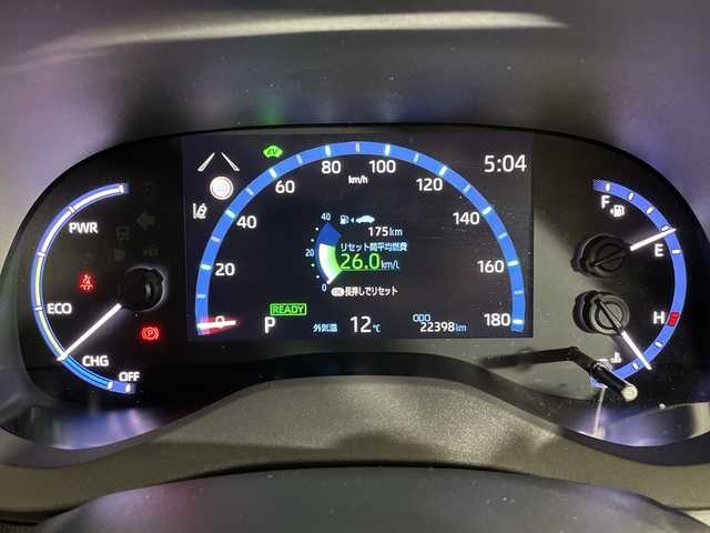 トヨタ ヤリスクロス ハイブリッド Z アドベンチャー 神奈川県 2023(令5)年 2.3万km ブラックマイカ/プラチナホワイトパールマイカ 純正ディスプレイオーディオ/USB　Bluetooth　AM FM　Miracast/バックカメラ/シルバールーフレール/ヘッドアップディスプレイ/AC100V1500W/セーフティセンス/レーダークルーズコントロール/プリクラッシュセーフティ/レーントレーシングアシスト/オートハイビーム/先行車発進お知らせ/リヤシートマインダー/後退速度抑制/ロードサインアシスト/前後ソナー/ハーフレザーシート/運転席パワーシート/前席シートヒーター/革巻きステアリング/ステアリングヒーター/前席USB電源ソケット/純正ビルトインETC/DRIVE/EVMODE/電動パーキングブレーキ/オートブレーキホールド/プッシュスタート/スマートキー/純正リアスポイラー/純正18インチアルミホイール/LEDヘッドランプ/オートライト/スペアキー