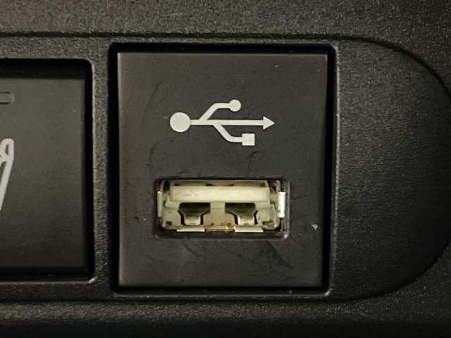 トヨタ ヤリスクロス ハイブリッド Z アドベンチャー 神奈川県 2023(令5)年 2.3万km ブラックマイカ/プラチナホワイトパールマイカ 純正ディスプレイオーディオ/USB　Bluetooth　AM FM　Miracast/バックカメラ/シルバールーフレール/ヘッドアップディスプレイ/AC100V1500W/セーフティセンス/レーダークルーズコントロール/プリクラッシュセーフティ/レーントレーシングアシスト/オートハイビーム/先行車発進お知らせ/リヤシートマインダー/後退速度抑制/ロードサインアシスト/前後ソナー/ハーフレザーシート/運転席パワーシート/前席シートヒーター/革巻きステアリング/ステアリングヒーター/前席USB電源ソケット/純正ビルトインETC/DRIVE/EVMODE/電動パーキングブレーキ/オートブレーキホールド/プッシュスタート/スマートキー/純正リアスポイラー/純正18インチアルミホイール/LEDヘッドランプ/オートライト/スペアキー