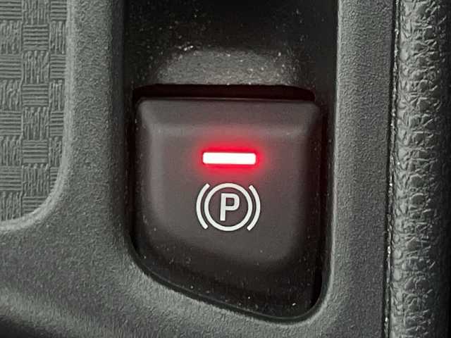 トヨタ ヤリスクロス ハイブリッド Z アドベンチャー 神奈川県 2023(令5)年 2.3万km ブラックマイカ/プラチナホワイトパールマイカ 純正ディスプレイオーディオ/USB　Bluetooth　AM FM　Miracast/バックカメラ/シルバールーフレール/ヘッドアップディスプレイ/AC100V1500W/セーフティセンス/レーダークルーズコントロール/プリクラッシュセーフティ/レーントレーシングアシスト/オートハイビーム/先行車発進お知らせ/リヤシートマインダー/後退速度抑制/ロードサインアシスト/前後ソナー/ハーフレザーシート/運転席パワーシート/前席シートヒーター/革巻きステアリング/ステアリングヒーター/前席USB電源ソケット/純正ビルトインETC/DRIVE/EVMODE/電動パーキングブレーキ/オートブレーキホールド/プッシュスタート/スマートキー/純正リアスポイラー/純正18インチアルミホイール/LEDヘッドランプ/オートライト/スペアキー