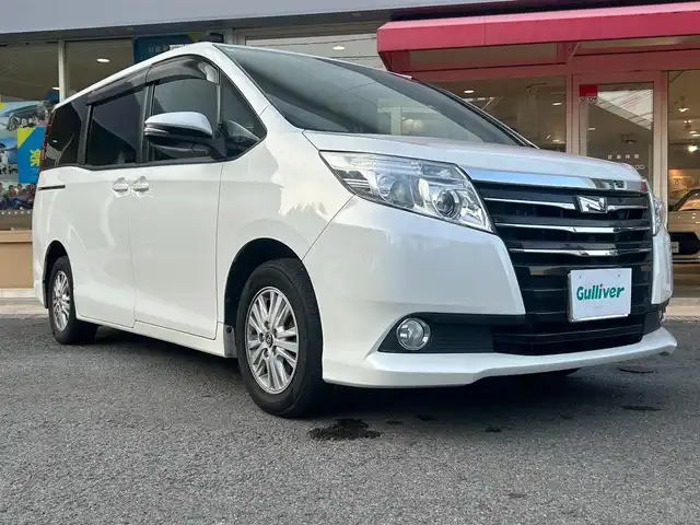 トヨタ ノア G 長崎県 2015(平27)年 9.2万km ホワイトパールクリスタルシャイン 片側パワースライドドア/ディーラーOP/SDナビ【NSZN-W64T】/・Bluetooth接続/・フルセグTV/・DVD再生/バックカメラ/クルーズコントロール/ETC/LEDオートヘッドライト/フォグライト/オートマチックハイビーム/アイドリングストップ/横すべり防止装置/ドライブレコーダー/MTモード付AT/オールオートPW/ISOFIX