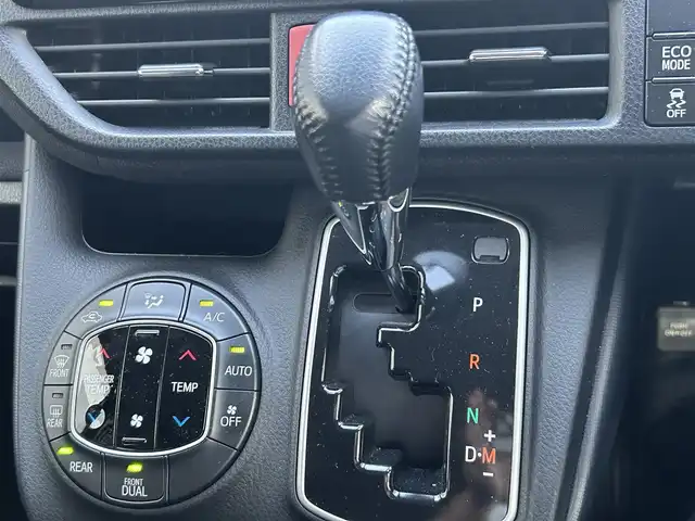 トヨタ ノア G 長崎県 2015(平27)年 9.2万km ホワイトパールクリスタルシャイン 片側パワースライドドア/ディーラーOP/SDナビ【NSZN-W64T】/・Bluetooth接続/・フルセグTV/・DVD再生/バックカメラ/クルーズコントロール/ETC/LEDオートヘッドライト/フォグライト/オートマチックハイビーム/アイドリングストップ/横すべり防止装置/ドライブレコーダー/MTモード付AT/オールオートPW/ISOFIX