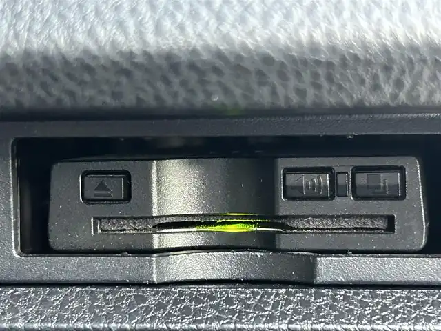 トヨタ ノア G 長崎県 2015(平27)年 9.2万km ホワイトパールクリスタルシャイン 片側パワースライドドア/ディーラーOP/SDナビ【NSZN-W64T】/・Bluetooth接続/・フルセグTV/・DVD再生/バックカメラ/クルーズコントロール/ETC/LEDオートヘッドライト/フォグライト/オートマチックハイビーム/アイドリングストップ/横すべり防止装置/ドライブレコーダー/MTモード付AT/オールオートPW/ISOFIX