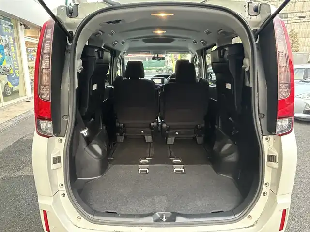 トヨタ ノア G 長崎県 2015(平27)年 9.2万km ホワイトパールクリスタルシャイン 片側パワースライドドア/ディーラーOP/SDナビ【NSZN-W64T】/・Bluetooth接続/・フルセグTV/・DVD再生/バックカメラ/クルーズコントロール/ETC/LEDオートヘッドライト/フォグライト/オートマチックハイビーム/アイドリングストップ/横すべり防止装置/ドライブレコーダー/MTモード付AT/オールオートPW/ISOFIX