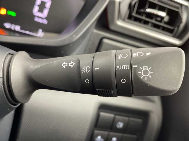 トヨタ ライズ Z 大阪府 2025(令7)年 0.1千km シャイニングホワイトパール 登録済未使用車/スマートアシスト/・衝突回避支援ブレーキ機能 ・衝突警報機能/・車線逸脱警報機能 ・車線逸脱抑制制御機能/・ふらつき警報 ・路側逸脱警報/・ブレーキ制御付誤発進抑制機能/・先行車発進お知らせ機能/・アダプティブドライビングハイビーム ・コーナーセンサー/・標識認識機能（進入禁止/最高速度/一時停止）/・アダプティブクルーズコントロール ・サイドビューランプ/・レーンキープコントロール/純正ディスプレイオーディオ/フルセグTV/Bluetooth/FM/AM/HDMI/前席シートヒーター/オートホールド/革巻ステアリング/ウィンカーミラー/フォグランプ