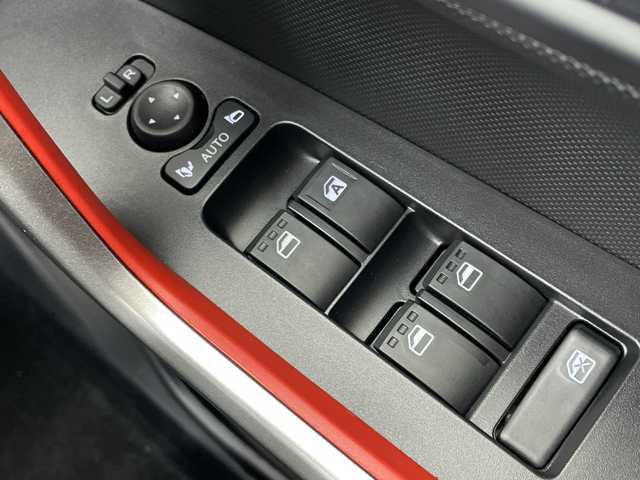 トヨタ ライズ Z 大阪府 2025(令7)年 0.1千km シャイニングホワイトパール 登録済未使用車/スマートアシスト/・衝突回避支援ブレーキ機能 ・衝突警報機能/・車線逸脱警報機能 ・車線逸脱抑制制御機能/・ふらつき警報 ・路側逸脱警報/・ブレーキ制御付誤発進抑制機能/・先行車発進お知らせ機能/・アダプティブドライビングハイビーム ・コーナーセンサー/・標識認識機能（進入禁止/最高速度/一時停止）/・アダプティブクルーズコントロール ・サイドビューランプ/・レーンキープコントロール/純正ディスプレイオーディオ/フルセグTV/Bluetooth/FM/AM/HDMI/前席シートヒーター/オートホールド/革巻ステアリング/ウィンカーミラー/フォグランプ