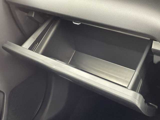 トヨタ ライズ Z 大阪府 2025(令7)年 0.1千km シャイニングホワイトパール 登録済未使用車/スマートアシスト/・衝突回避支援ブレーキ機能 ・衝突警報機能/・車線逸脱警報機能 ・車線逸脱抑制制御機能/・ふらつき警報 ・路側逸脱警報/・ブレーキ制御付誤発進抑制機能/・先行車発進お知らせ機能/・アダプティブドライビングハイビーム ・コーナーセンサー/・標識認識機能（進入禁止/最高速度/一時停止）/・アダプティブクルーズコントロール ・サイドビューランプ/・レーンキープコントロール/純正ディスプレイオーディオ/フルセグTV/Bluetooth/FM/AM/HDMI/前席シートヒーター/オートホールド/革巻ステアリング/ウィンカーミラー/フォグランプ