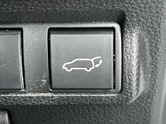 トヨタ カローラ クロス ハイブリッド Z 福島県 2023(令5)年 1.7万km プラチナホワイトパールマイカ ワンオーナー/純正ディスプレイオーディオナビ付き　/トヨタセーフティーセンス　/・PCS/・LTA/・BSM/・クリアランスソナー/・PKSB/・RSA/・ACC/前後ドライブレコーダー　/モデリスタエアロ　/ＥＴＣ　/パワーバックドア　/電子パーキング　/・ブレーキホールド　/ハーフレザーシート/・シートヒーター/・パワーシート/ルーフレール　/プッシュスタート/・スマートキー/・スペアキー/LEDライト/・オートライト/・フォグライト/純正フロアマット/・ドアバイザー/取扱説明書/・保証書