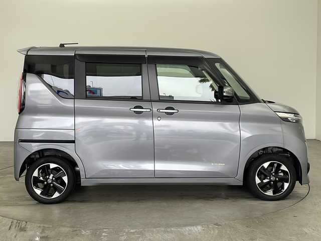 日産 ルークス ハイウェイスター X 兵庫県 2021(令3)年 0.3万km チタニウムグレーメタリック ・純正9インチナビ＆＆BT＆DVD＆CD/・アラウンドビューモニター/・シートヒーター/・インテリジェント エマージェンシーブレーキ/・フロント&バックソナー/・踏み間違い衝突防止アシスト/・インテリジェント LI/・インテリジェント FCW/・インテリジェント DA/・先行車発進お知らせ/・ハイビームアシスト/・標識検知機能/・ハンズフリーオートスライドドア/・パワースライドドア/・純正ドライブレコーダー/・LEDヘッドライト/・リヤシーリングファン/・ロールサンシェード/・LEDライト&LEDフォグ/・パーソナルテーブル/・前席シートヒーター/・スマートキー/・スペアキー
